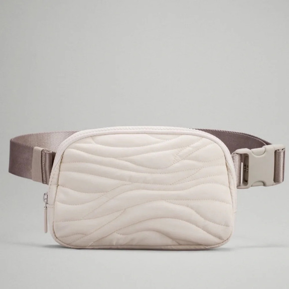 🆕🇨🇦 Lululemon Team Canada Everywhere Belt Bag Light Ivory Raw Linen - Picture 1 of 5